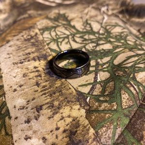 Triton tungsten carbide 7.5 size mens wedding band in good condition. Shortusage